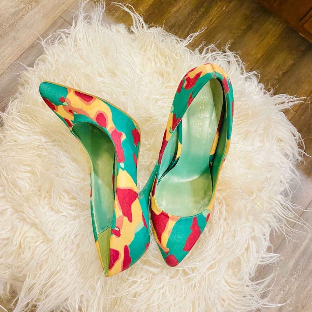 Multi-colored Pumps - Picture 8 of 9